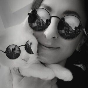 Meet your Posher, Holly